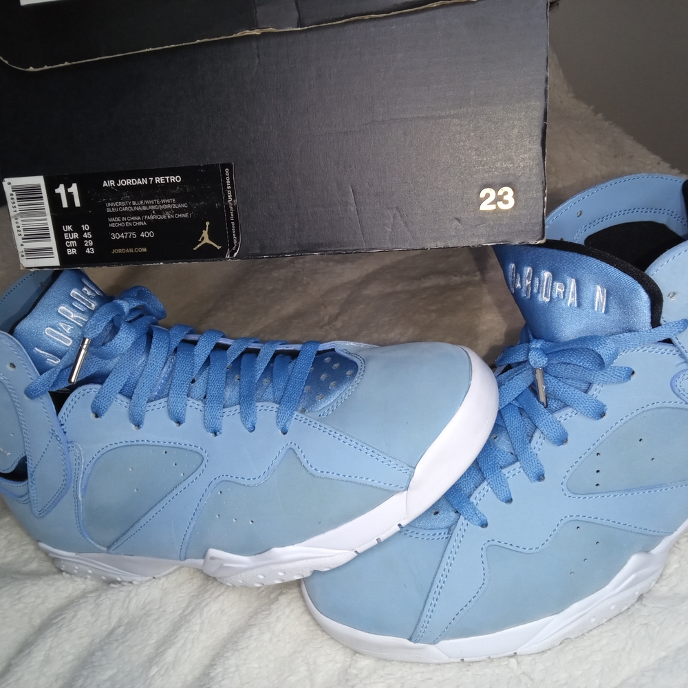 Air Jordan 7 Pantone Retro Blue Sneakers